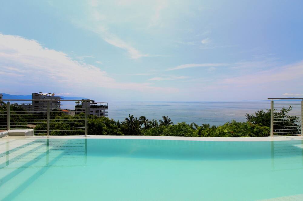 Photo of Outdoor in Romantic Zone