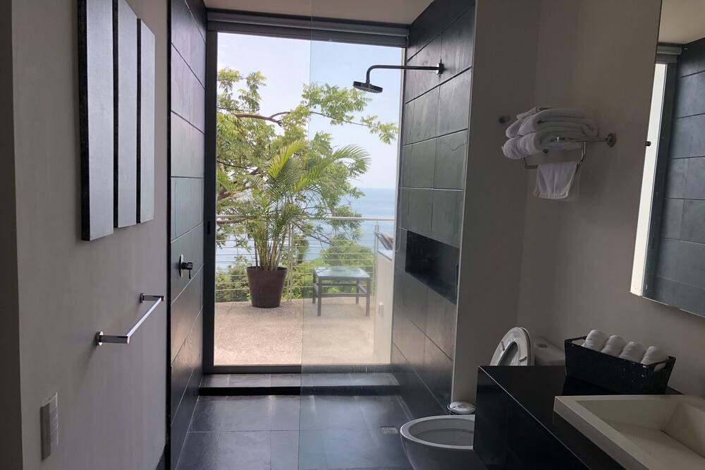 Photo of Bathroom in Romantic Zone