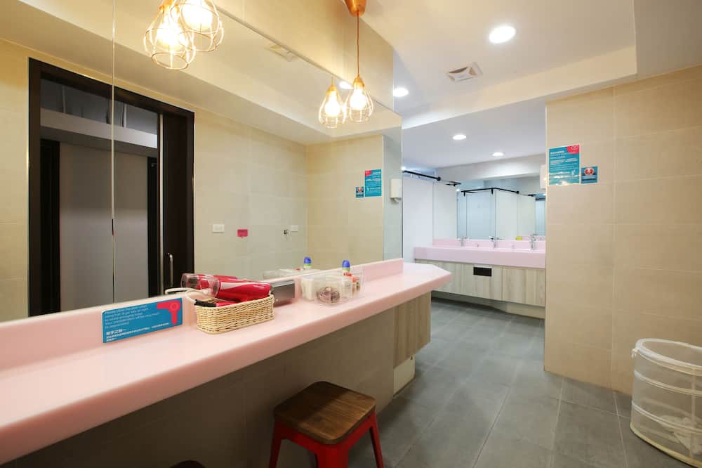 Photo of Bathroom in Central District
