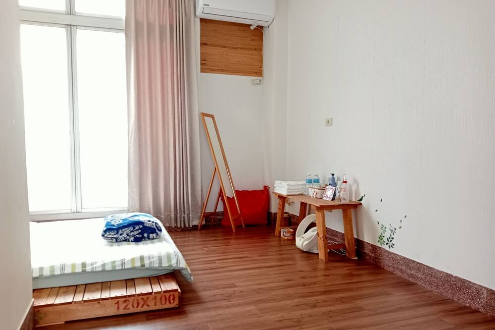 Photo of Bedroom in East District