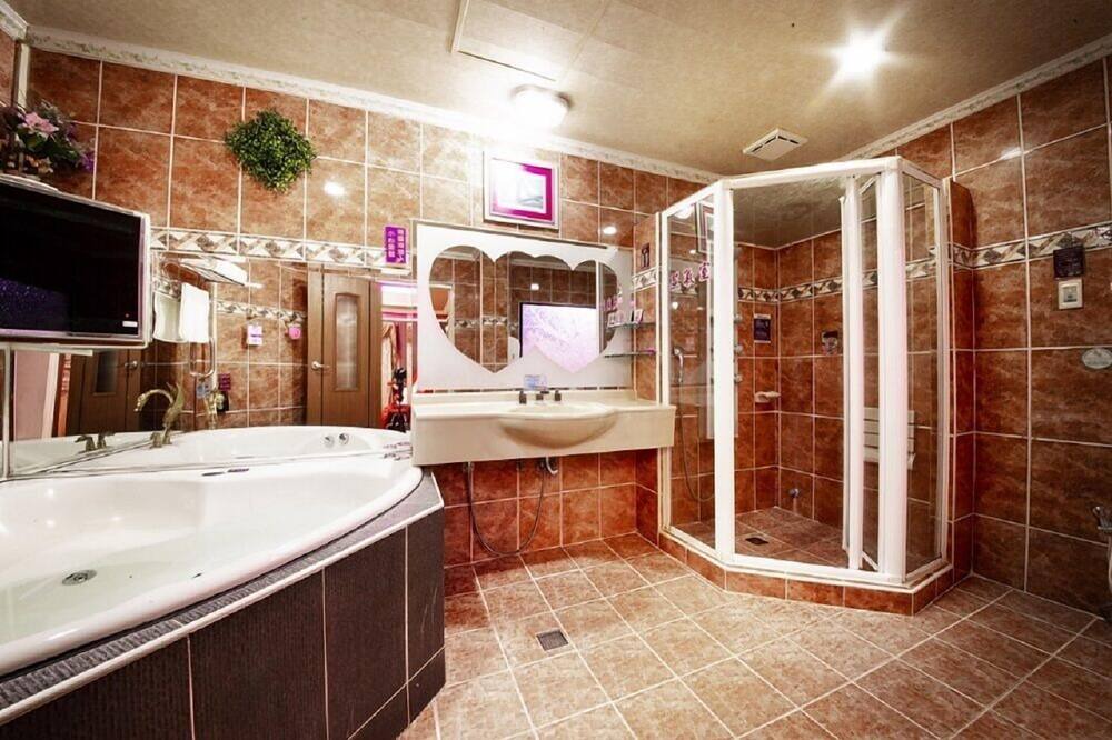 Photo of Bathroom in Xinying