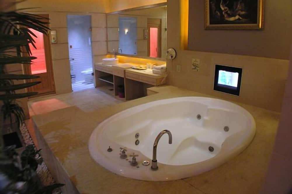 Photo of Bathroom in East District