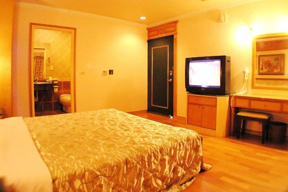 Photo of Bedroom in East District