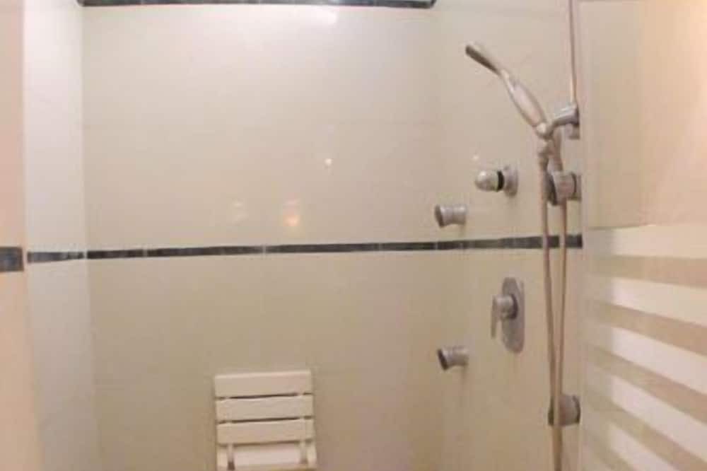 Photo of Bathroom in East District