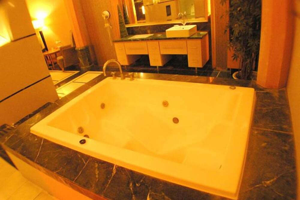 Photo of Bathroom in East District