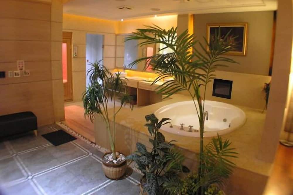 Photo of Bathroom in East District