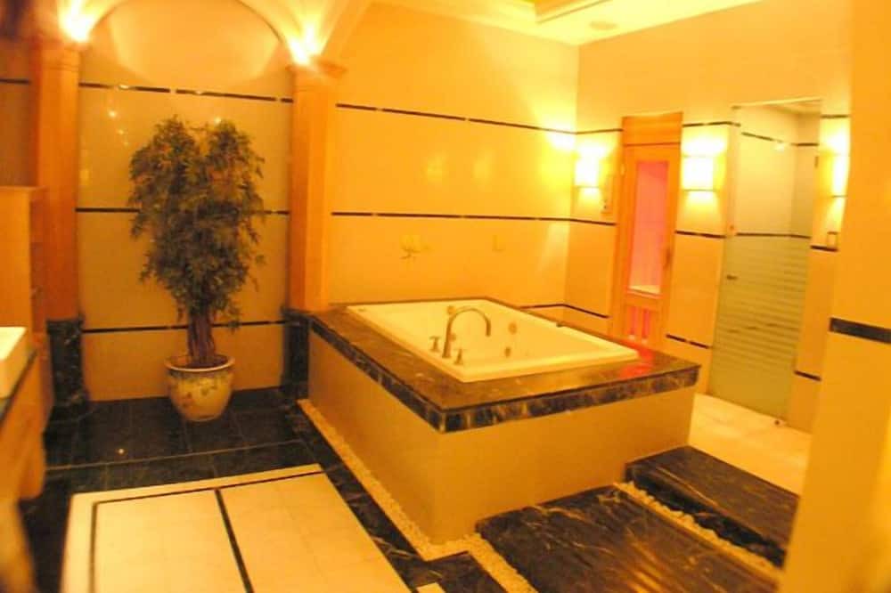 Photo of Bathroom in East District