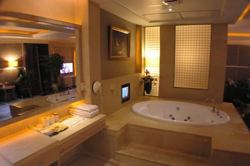 Photo of Bathroom in East District