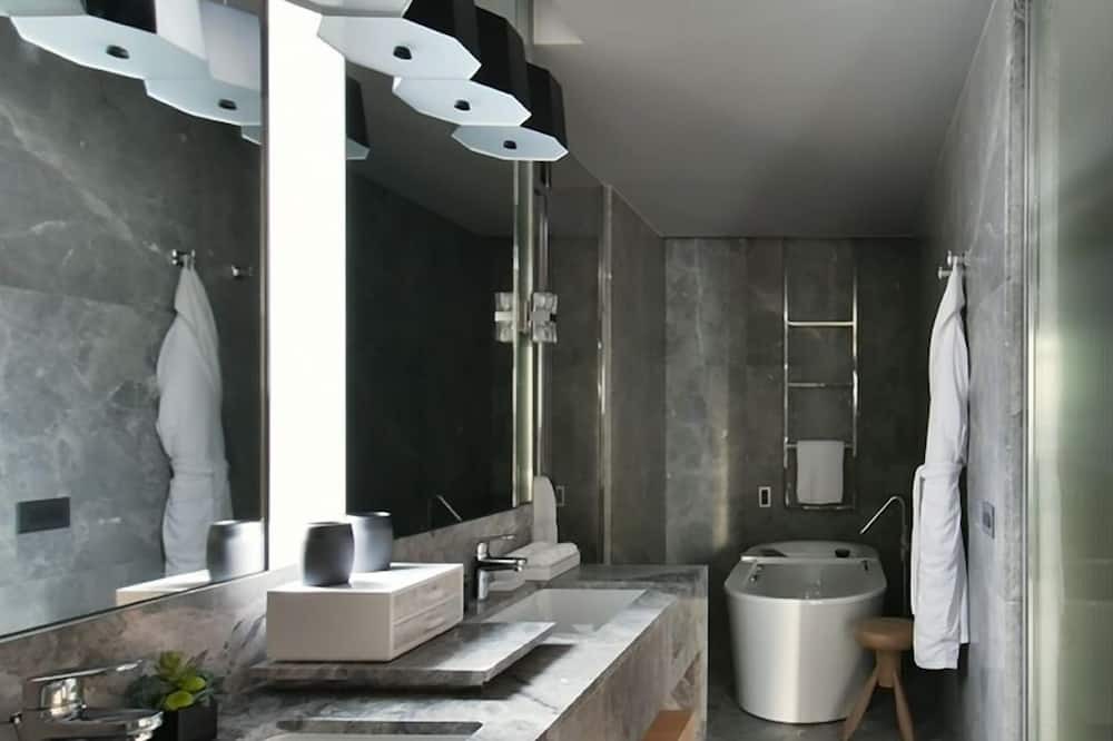 Photo of Bathroom in Lingya District