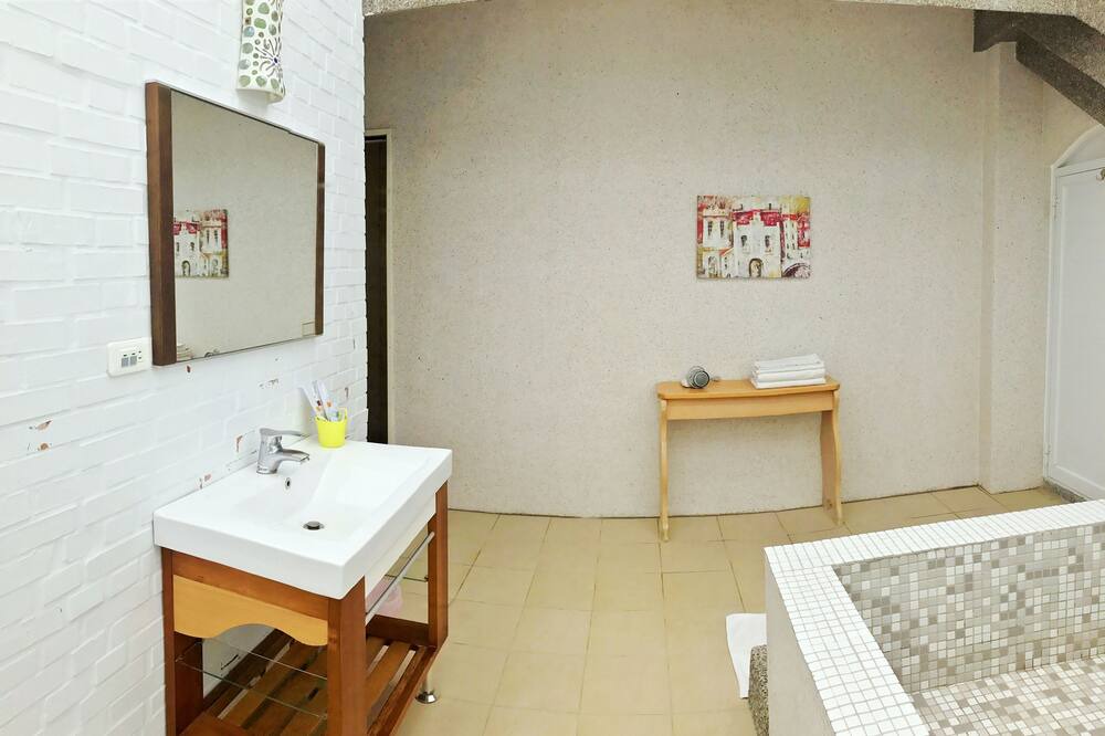 Photo of Bathroom in Zhuqi