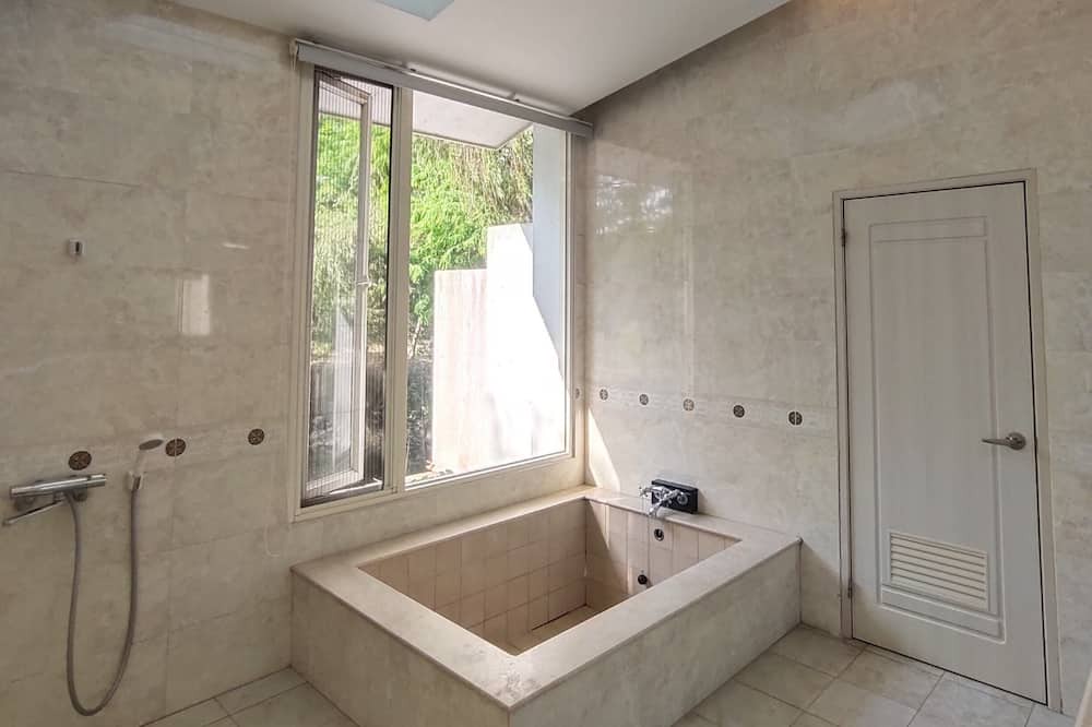 Photo of Bathroom in Puli