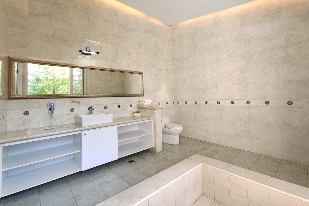Photo of Bathroom in Puli