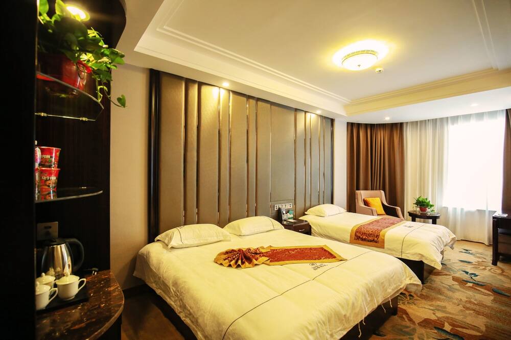Photo of Bedroom in Mingsha Mountain and Crescent Spring