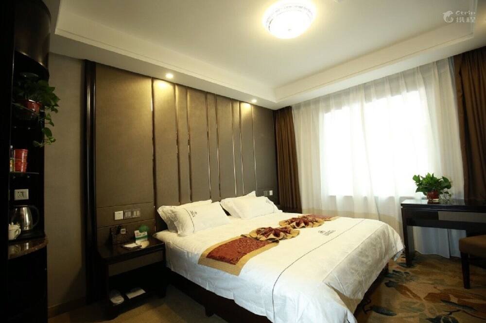 Photo of Bedroom in Mingsha Mountain and Crescent Spring