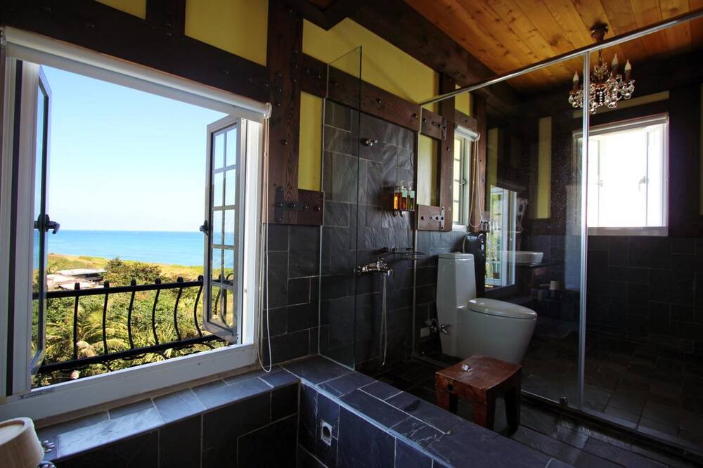 Photo of Bathroom in Shoufeng