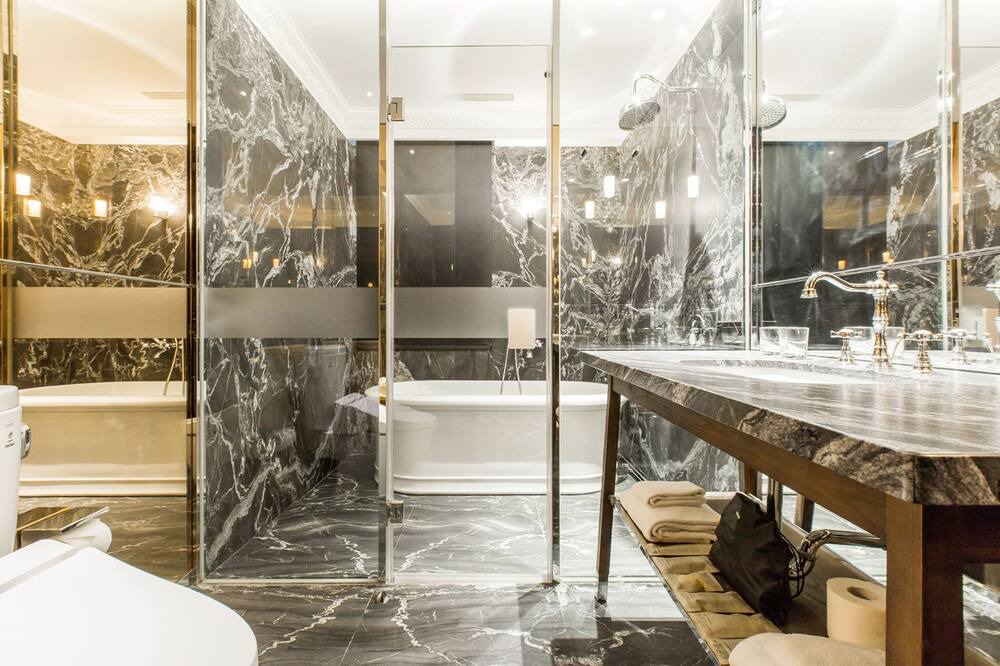Photo of Bathroom in North District