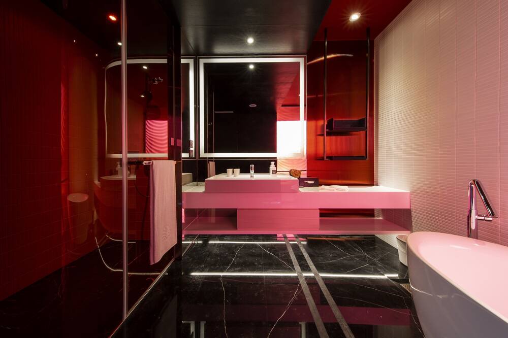 Photo of Bathroom in West District