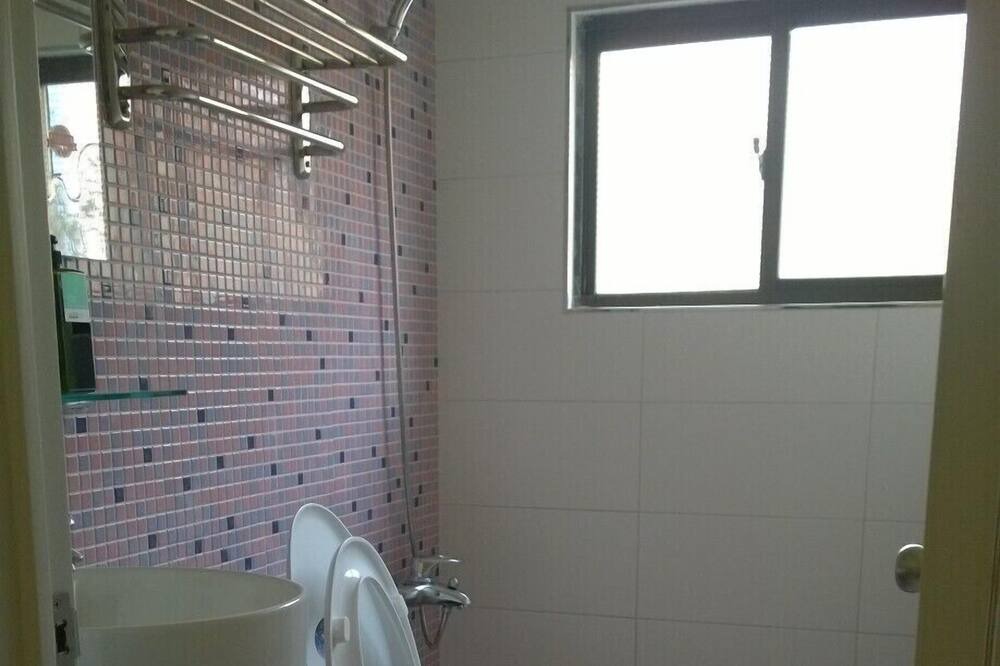 Photo of Bathroom in Linbian