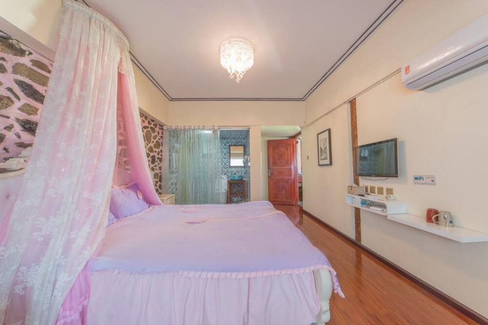 Photo of Bedroom in Dali Ancient Town