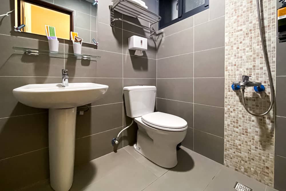 Photo of Bathroom in Central District