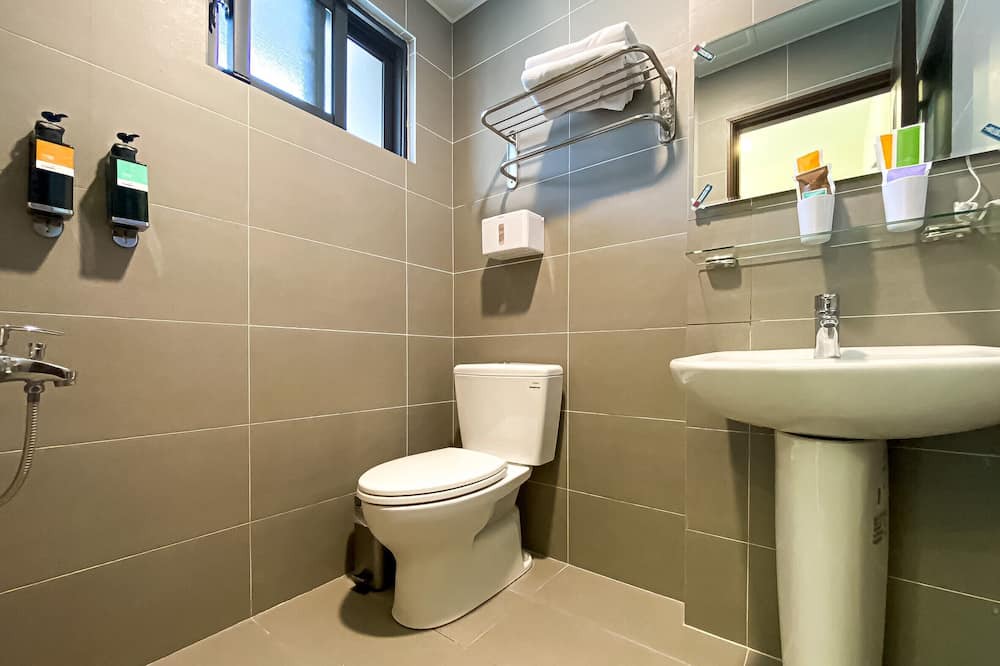Photo of Bathroom in Central District