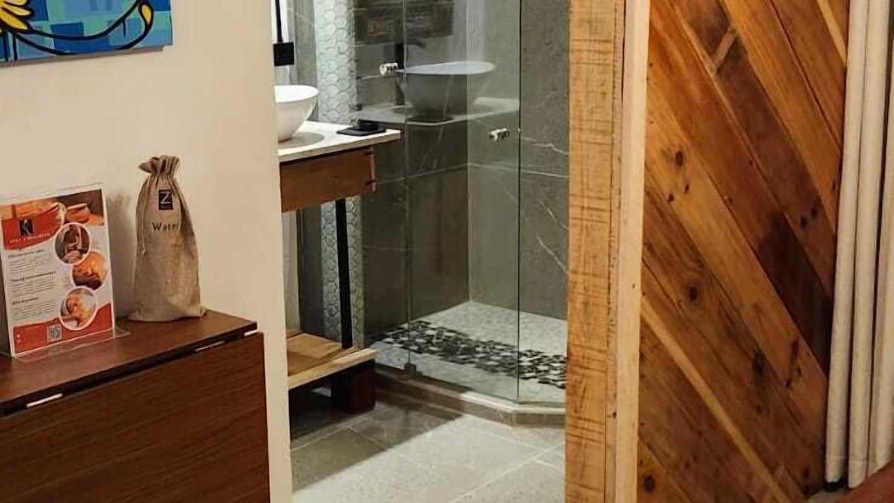 Photo of Bathroom in Romantic Zone