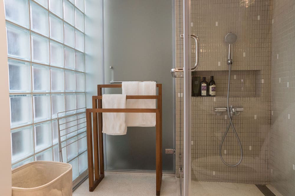 Photo of Bathroom in West Central District