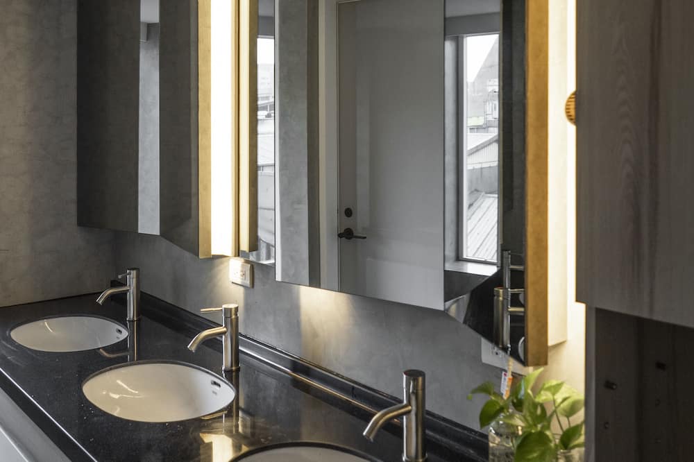 Photo of Bathroom in Ren'ai District