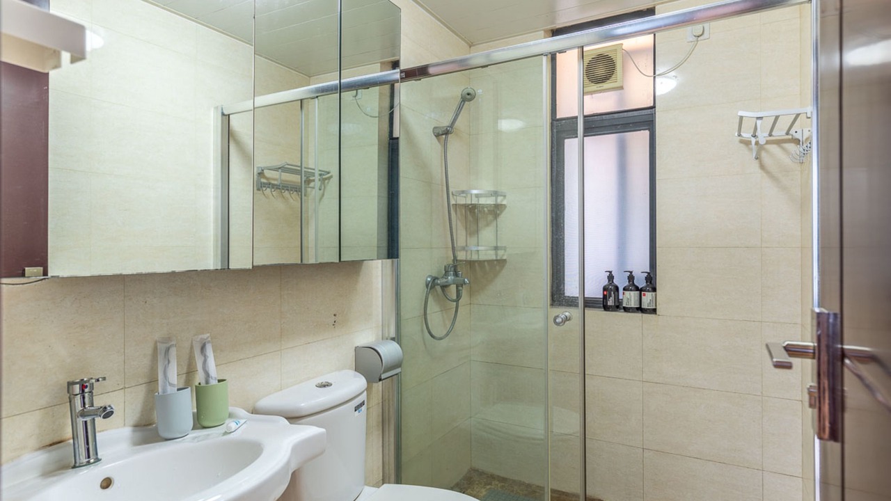 Photo of Bathroom in Xiangzhou District