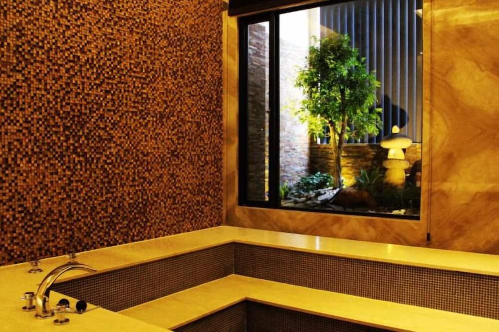 Photo of Bathroom in Hunei District