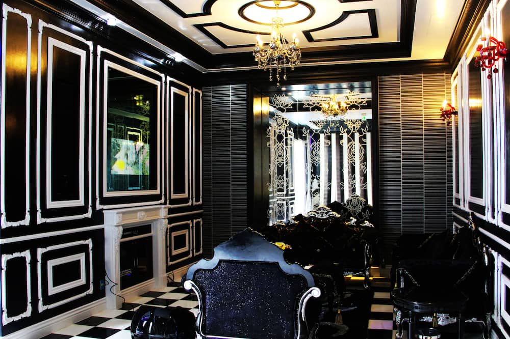 Photo of Livingroom in Hunei District