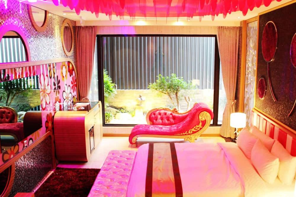 Photo of Bedroom in Hunei District
