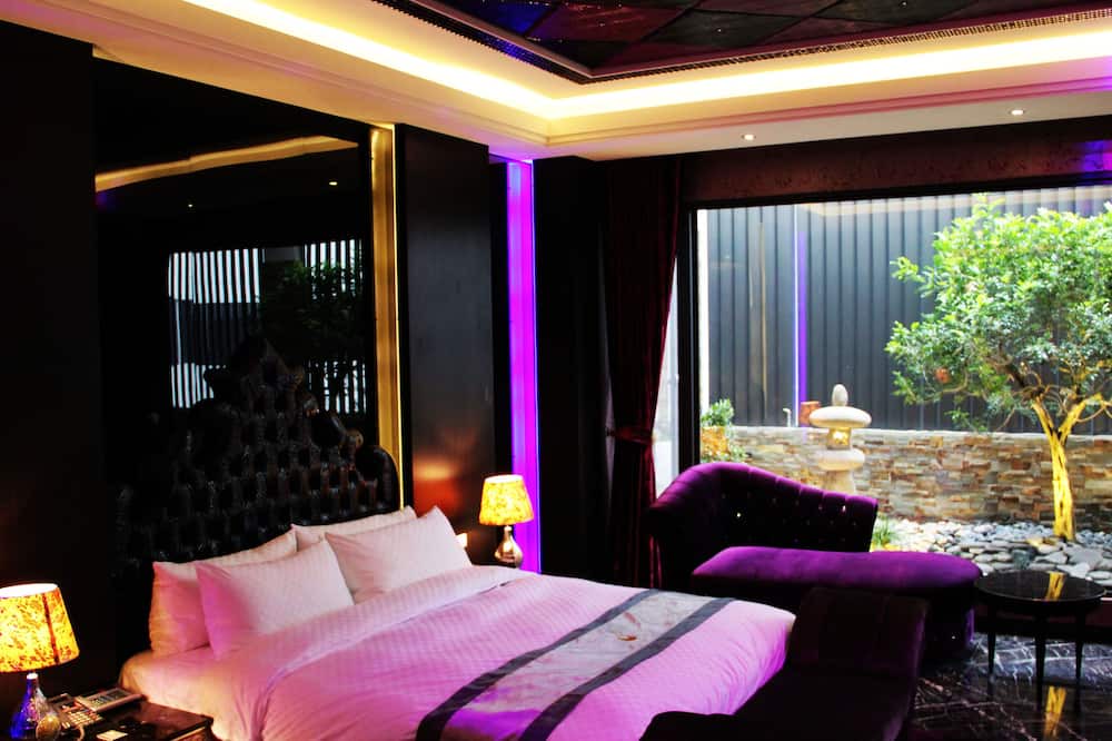 Photo of Bedroom in Hunei District