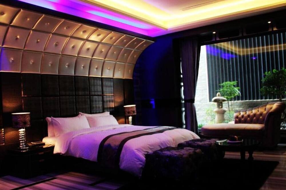 Photo of Bedroom in Hunei District