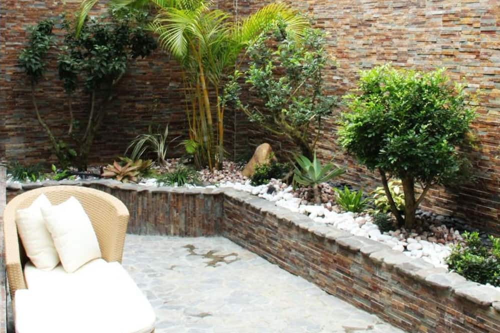 Photo of Patio Balcony in Hunei District