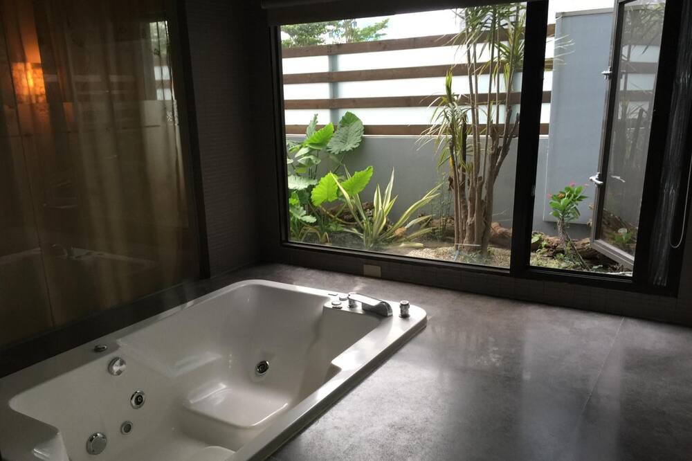 Photo of Bathroom in East District
