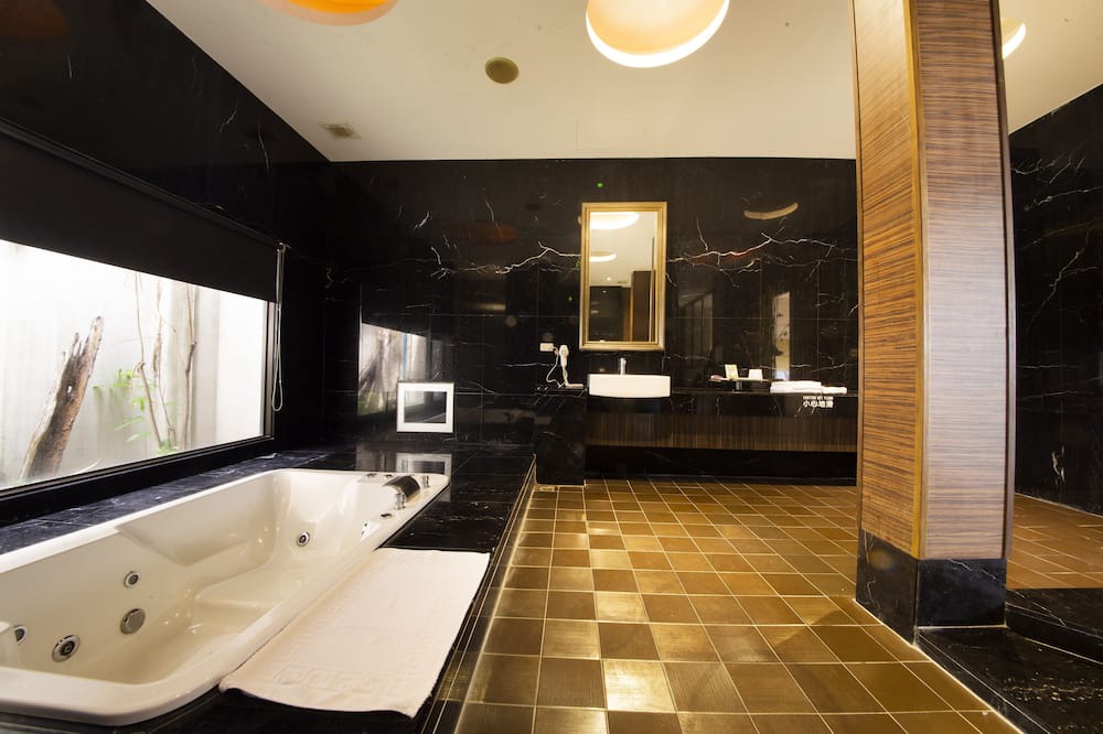 Photo of Bathroom in East District