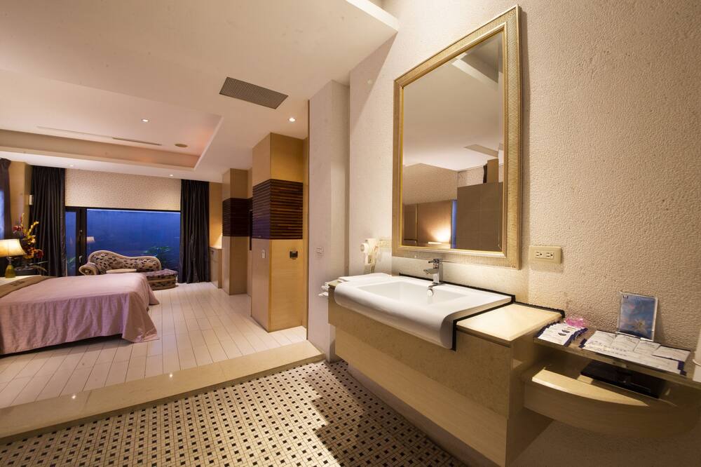 Photo of Bedroom in East District