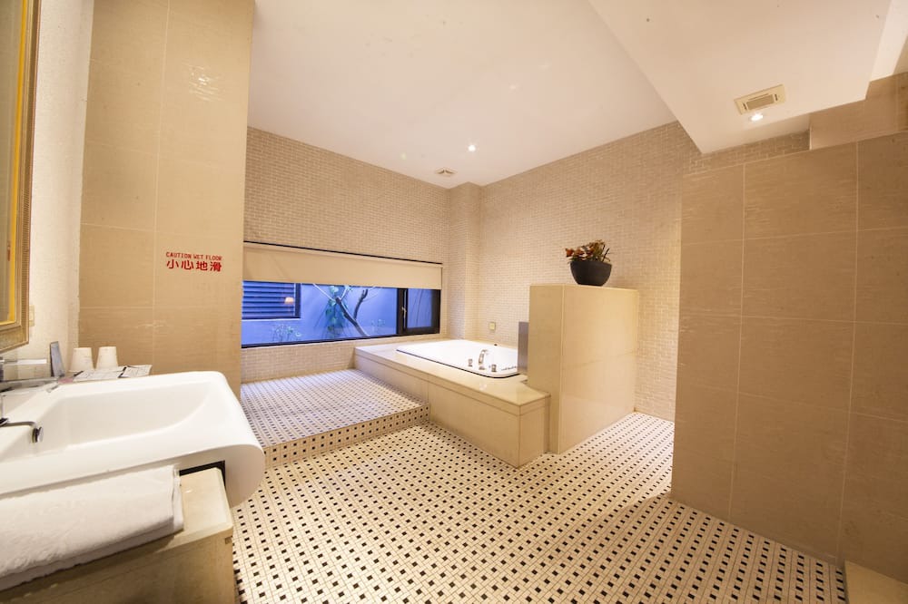 Photo of Bathroom in East District
