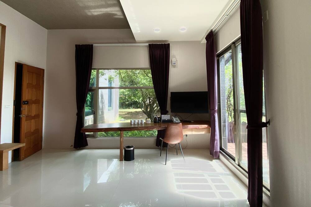 Photo of Livingroom in East District
