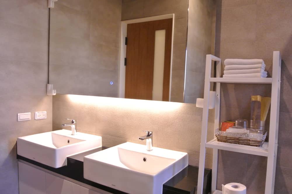 Photo of Bathroom in Puli