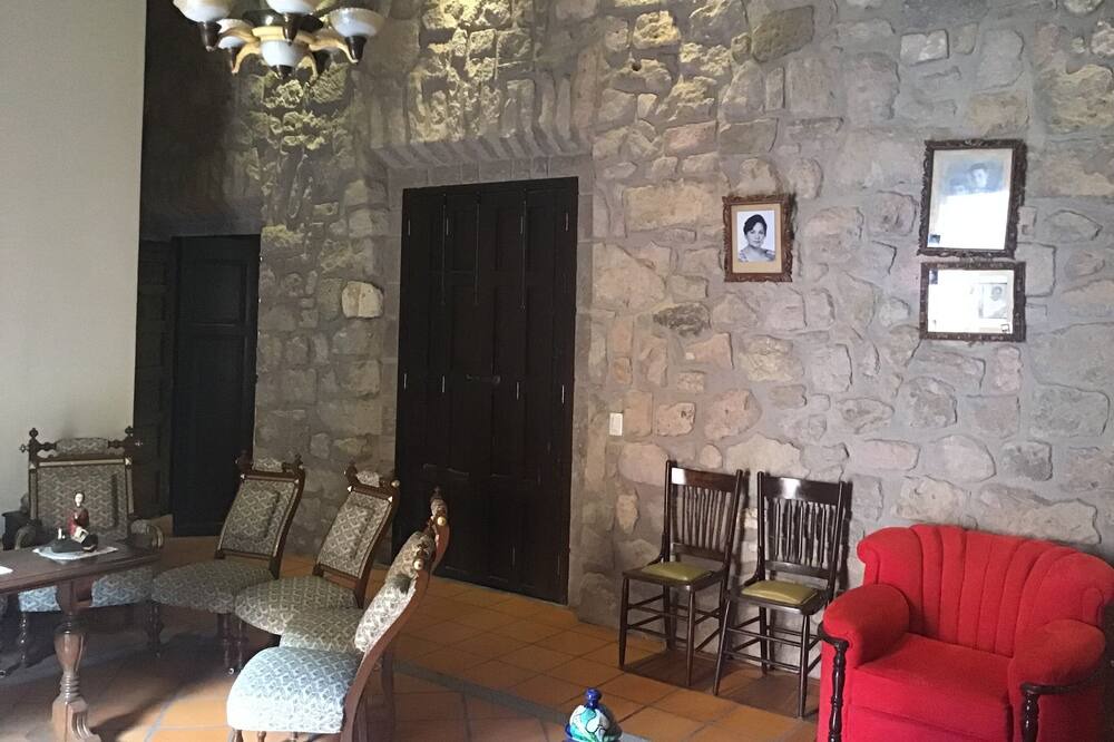 Photo of Livingroom in Historic Centre