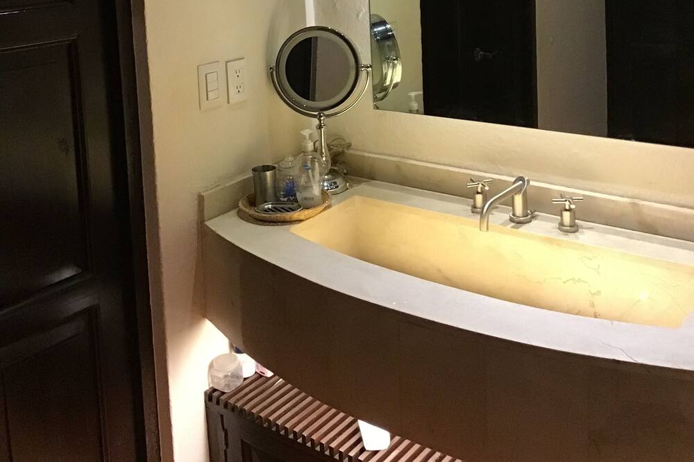 Photo of Bathroom in Historic Centre