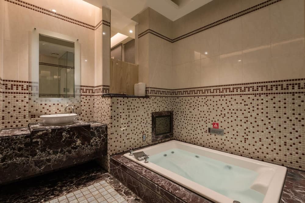 Photo of Bathroom in Fengshan District