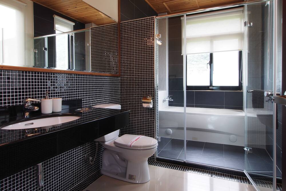 Photo of Bathroom in Xiulin
