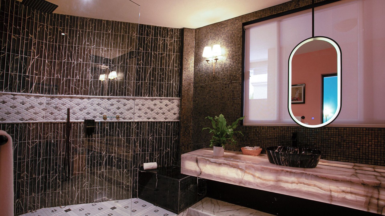 Photo of Bathroom in South Shore Hotel Area