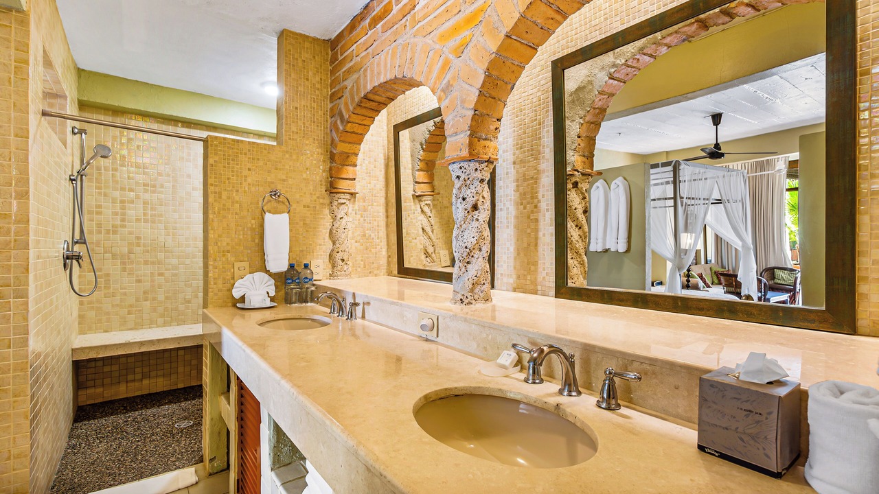Photo of Bathroom in South Shore Hotel Area