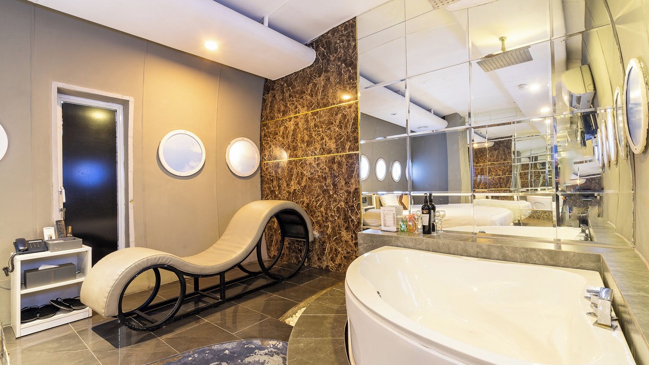 Photo of Bathroom in District 10