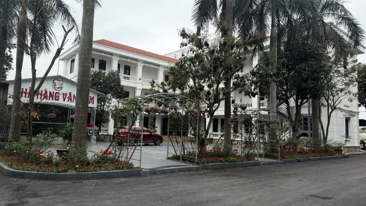 Photo of Others in Van Lam