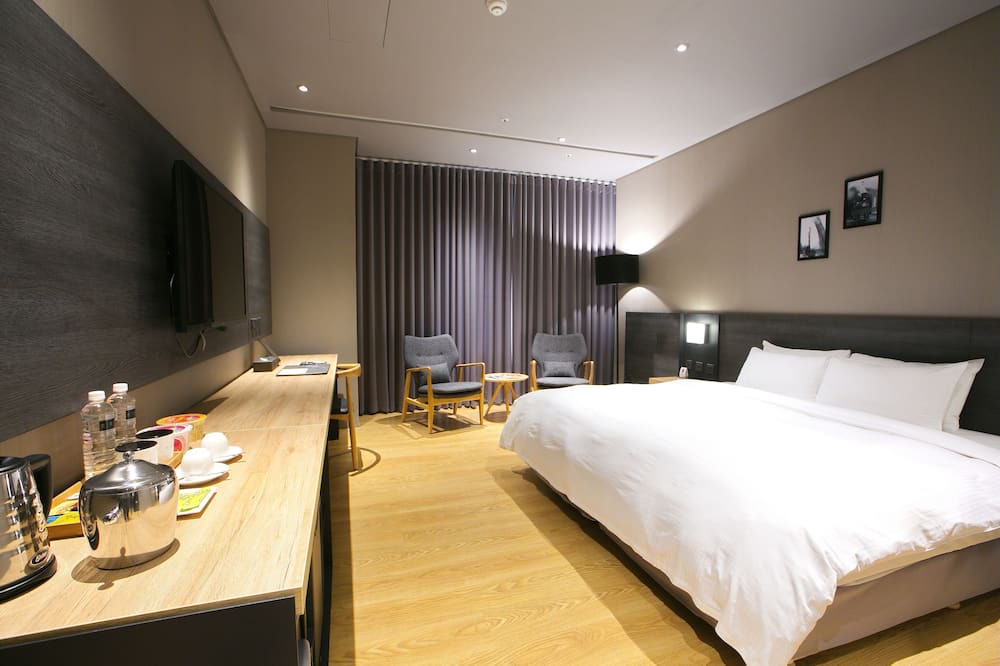 Photo of Bedroom in West District